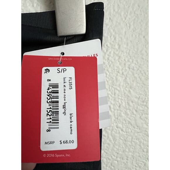 NWT SPANX look At Me Now Black Camo Leggings Womens Seamless Size Small Cropped - Picture 8 of 8
